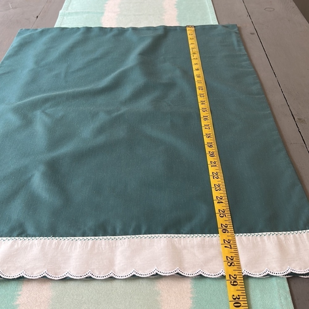 Vintage Green Pillowcase Set Scalloped Eyelet Trim Cottage Style - Picture 5 of 6